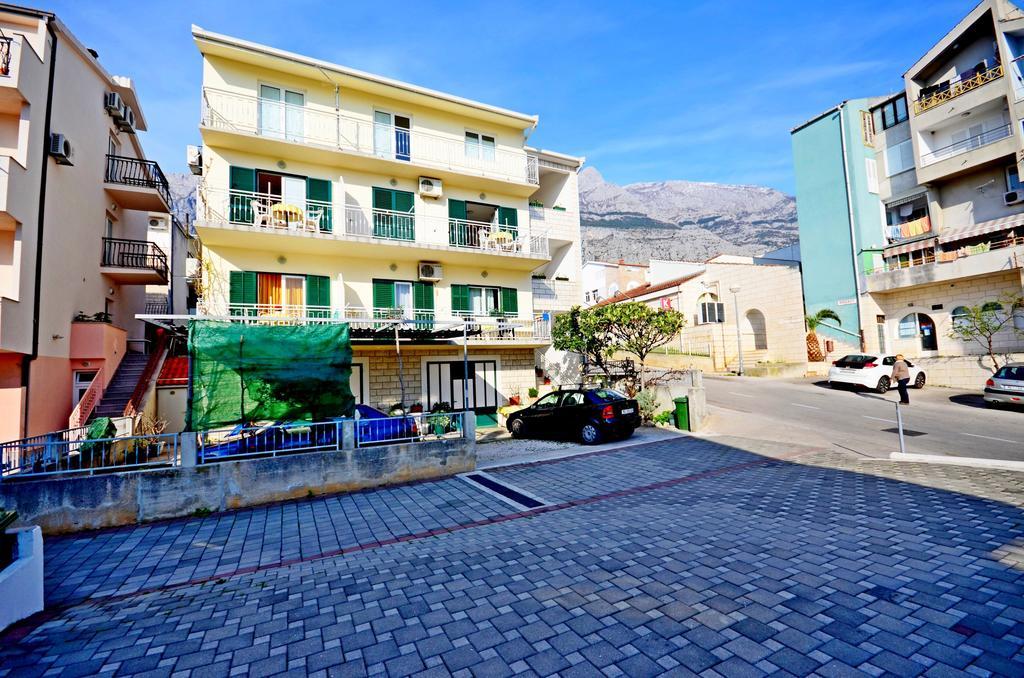 Apartments Mario With Private Parking Макарска Экстерьер фото
