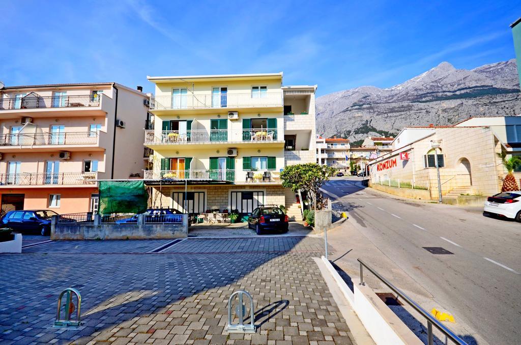 Apartments Mario With Private Parking Макарска Экстерьер фото