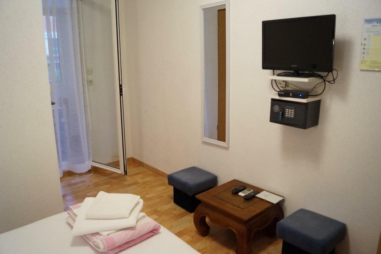 Apartments Mario With Private Parking Макарска Экстерьер фото
