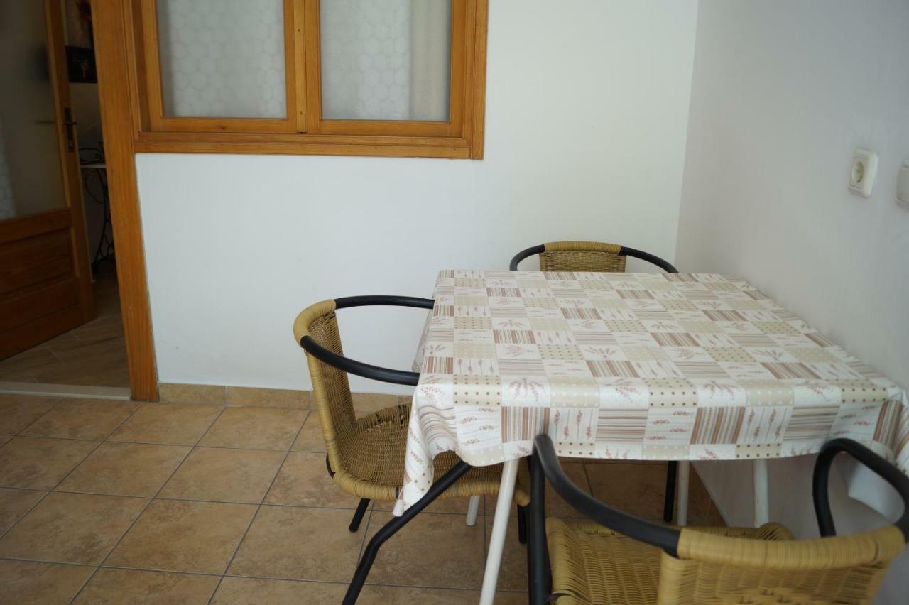 Apartments Mario With Private Parking Макарска Экстерьер фото