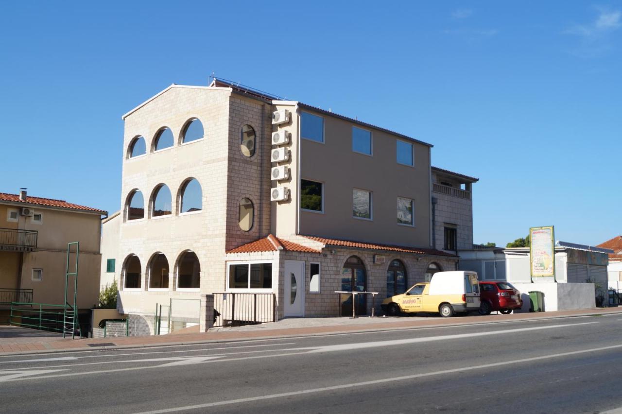 Apartments Mario With Private Parking Макарска Экстерьер фото